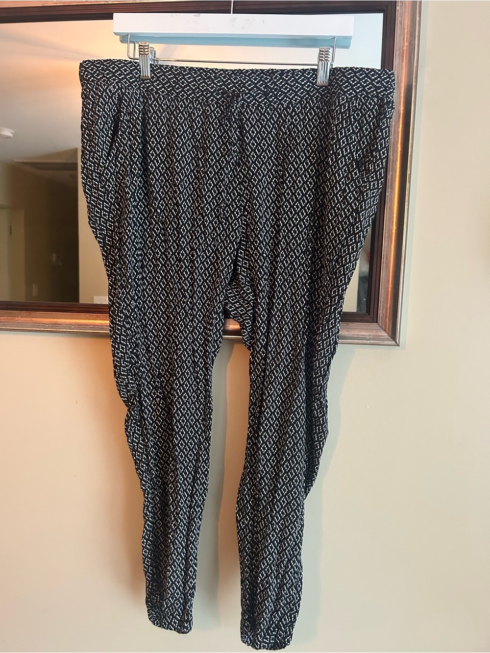 Old Navy Black & White Geometric Jogger Pants